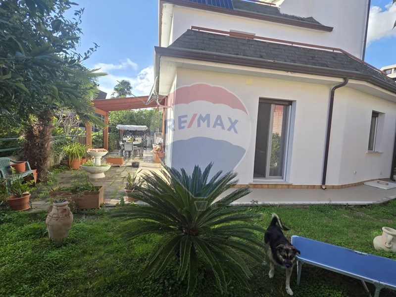 Casa Semi Indipendente in Vendita a Formia, 269'000&euro;, 116 m², con Box