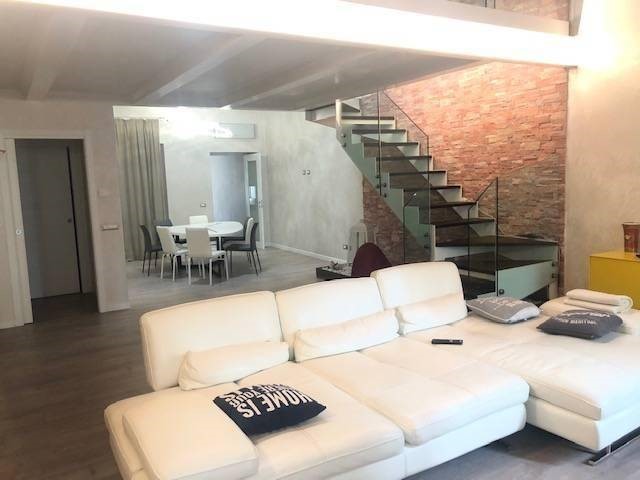 Appartamento in Vendita a Mantova, 240 m²