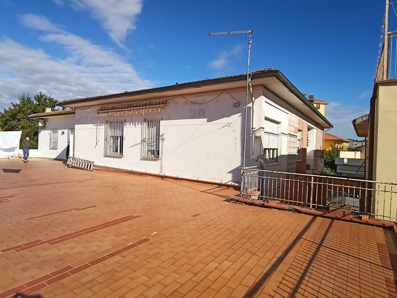 Appartamento in Vendita a Ponsacco, 170'000&euro;, 200 m²