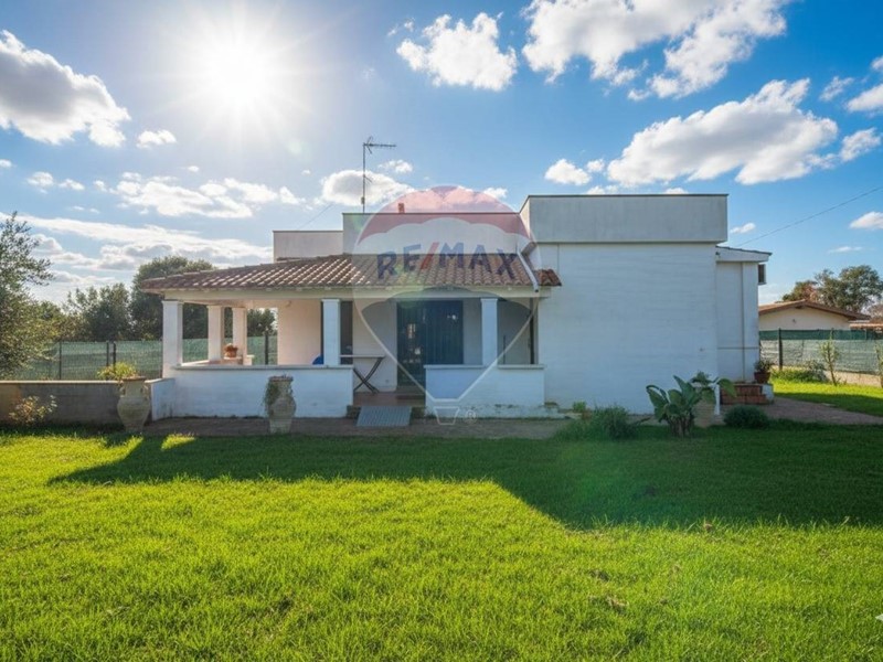 Villa in Vendita a Ardea, 225'000&euro;, 180 m²