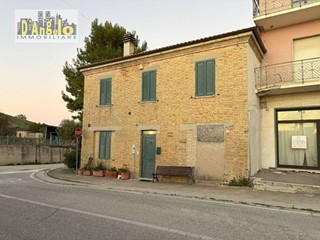 Casa Indipendente in Vendita a Offida, 104'000&euro;, 120 m²