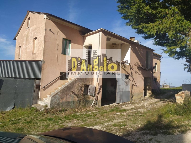 Casa Indipendente in Vendita a Offida, 180'000&euro;, 250 m²
