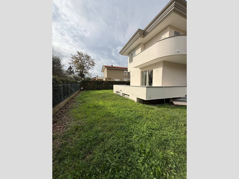 Casa Semi Indipendente in Vendita a Pietrasanta, 690'000&euro;, 130 m²