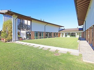 Villa in Vendita a Treviolo, 1460 m²