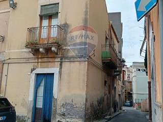 Casa Indipendente in Vendita a Adrano, 47'000&euro;, 189 m²