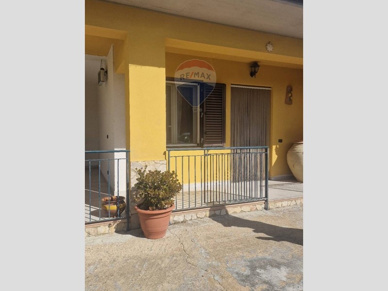 Villa in Vendita a San Michele di Ganzaria, 175'000€, 202 m²
