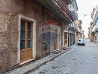 Casa Indipendente in Vendita a Biancavilla, 59'000€, 310 m²