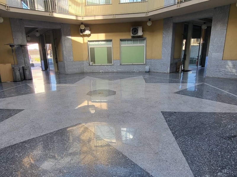 Negozio in Vendita a Gallarate, 210'000&euro;, 93 m²
