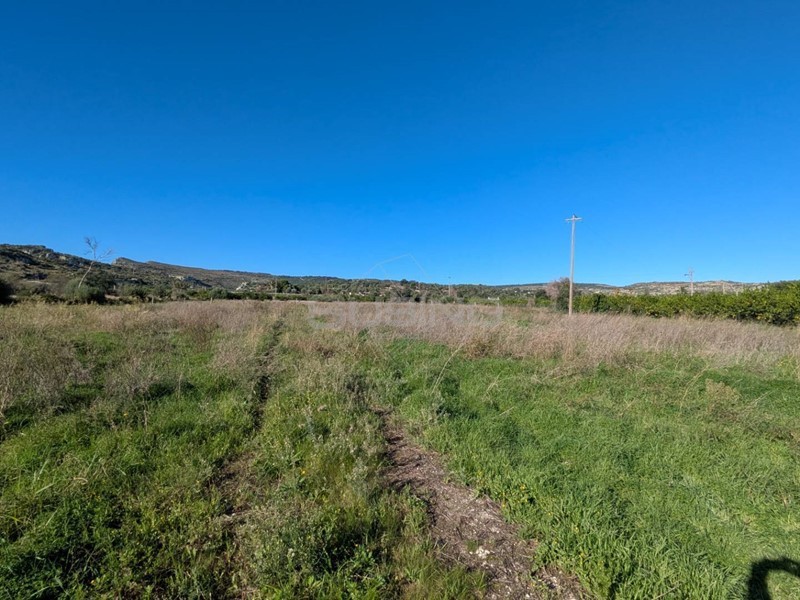 Terreno agricolo in Vendita a Siracusa, 69'000€, 22288 m²