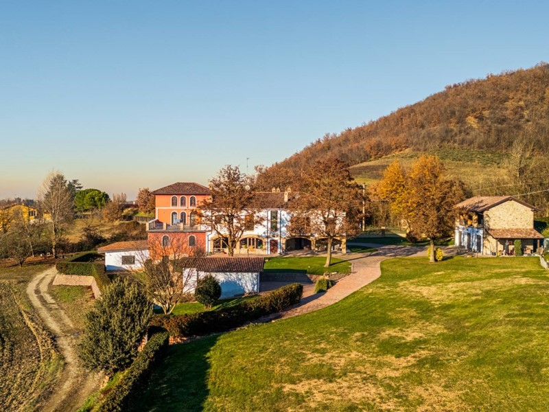 Villa in Vendita a Volpedo, 1'850'000&euro;, 546 m²