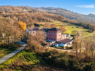 Villa in Vendita a Volpedo, 1'850'000&euro;, 546 m²