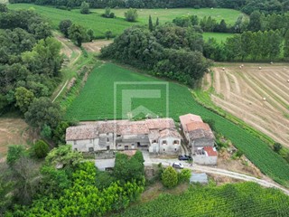 Rustico in Vendita a Cavriana, 420'000&euro;, 560 m², con Box