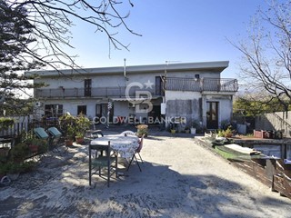 Casa Indipendente in Vendita a Santa Venerina, 155'000€, 196 m²