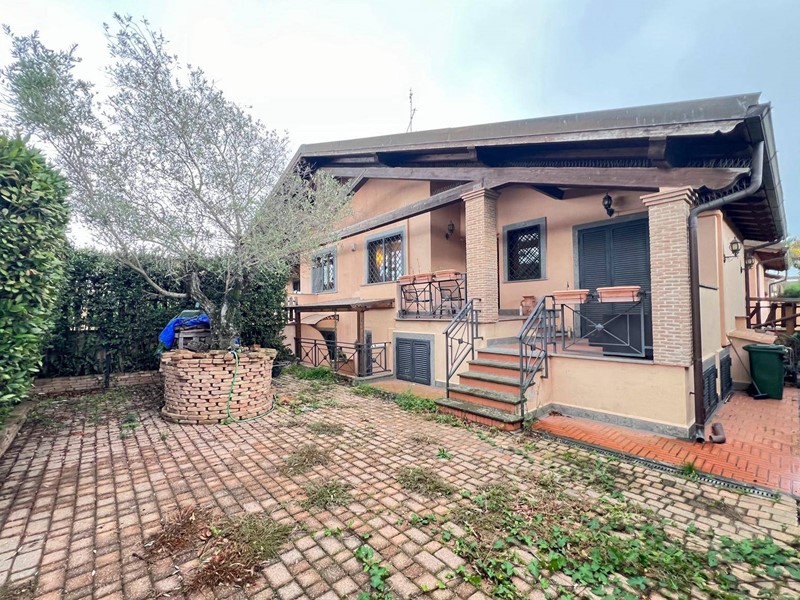 Villetta a schiera in Vendita a Roma, 438'000&euro;, 161 m²