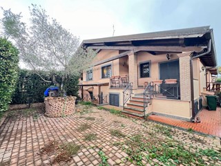 Villetta a schiera in Vendita a Roma, 438'000&euro;, 161 m²