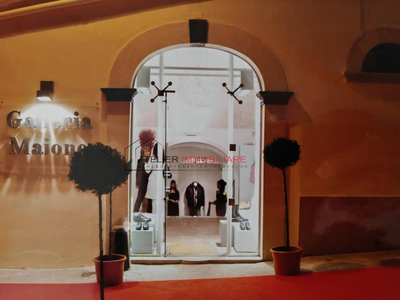 Immobile commerciale in Affitto a Ragusa, 2'950&euro;, 280 m²