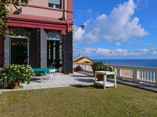 Villa in Vendita a Bergeggi, 387 m², con Box