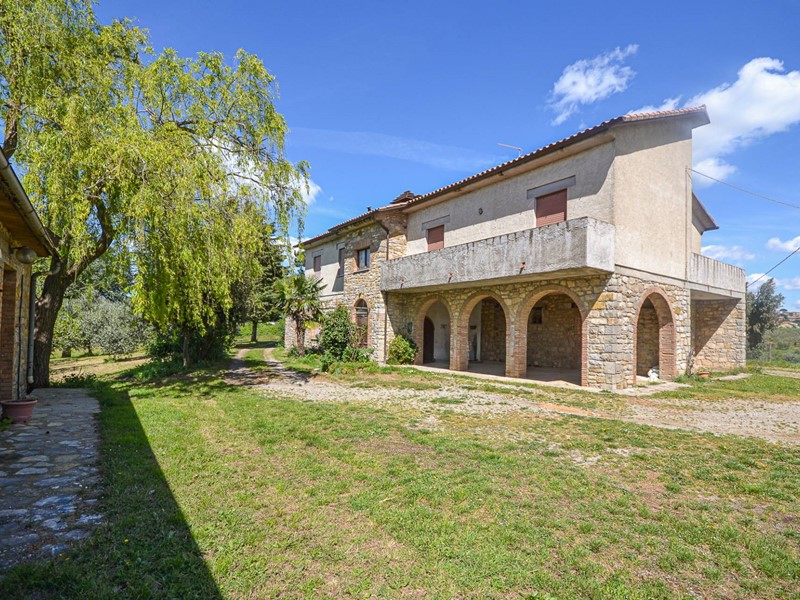 Rustico in Vendita a Montegabbione, 430'000&euro;, 360 m²
