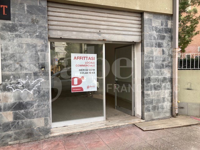 Negozio in Affitto a Brindisi, 550€, 42 m²