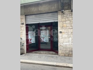 Negozio in Affitto a Brindisi, 700€, 75 m²