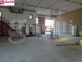 Capannone in Affitto a Poggibonsi, 1'500€, 350 m²