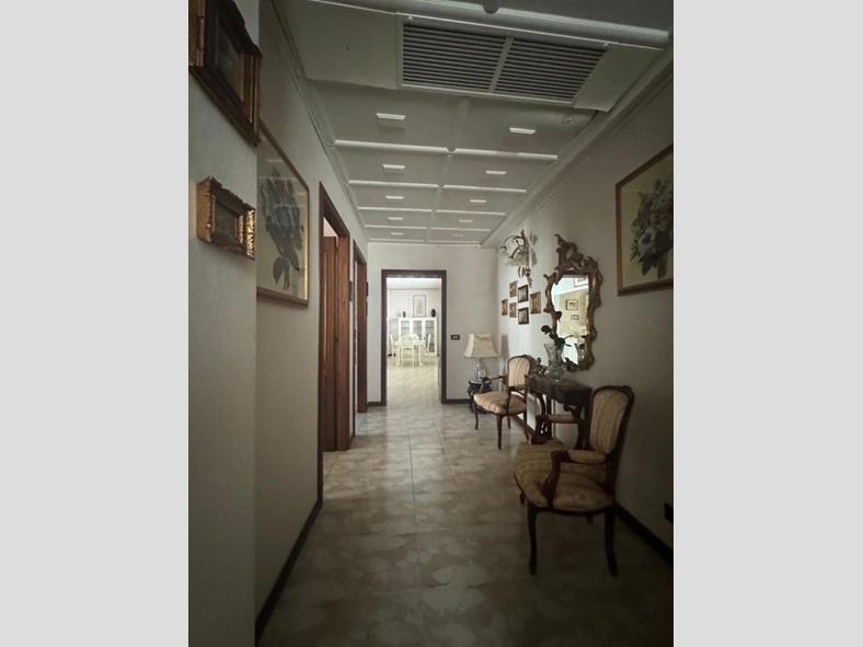 Appartamento in Vendita a Iglesias, 150'000€, 180 m², arredato