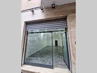 Negozio in Affitto a Brindisi, 500€, 55 m²