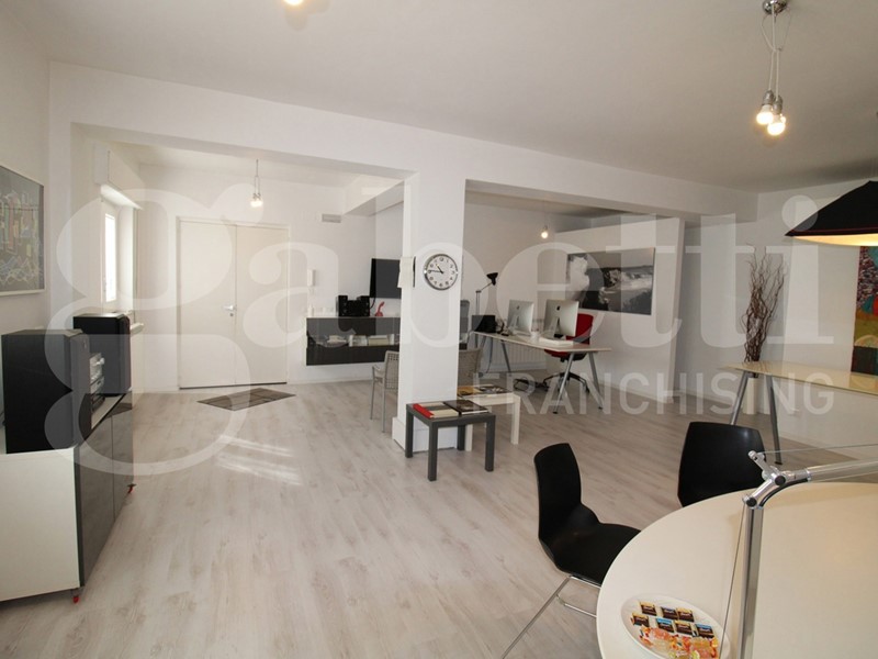 Villa in Vendita a Viagrande, 385'000€, 460 m²