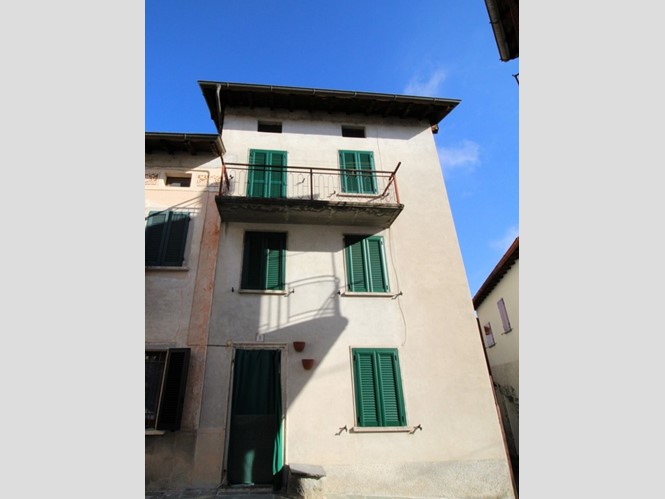 Casa Indipendente in Vendita a Pigra, 85'000&euro;, 100 m²