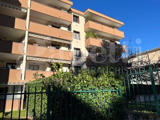 Bilocale in Vendita a Lecco, 200'000€, 60 m², arredato, con Box