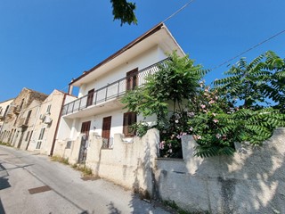 Villa in Vendita a Milazzo, 299'000&euro;, 191 m²