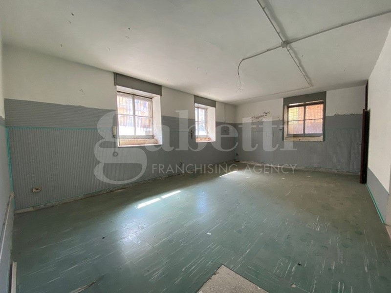 Negozio in Affitto a Mugnano di Napoli, 450&euro;, 100 m²