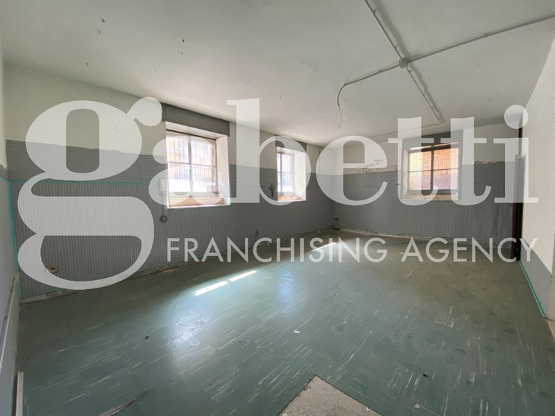 Negozio in Vendita a Mugnano di Napoli, 43'000&euro;, 100 m²