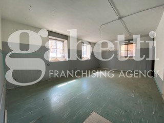 Negozio in Vendita a Mugnano di Napoli, 43'000&euro;, 100 m²