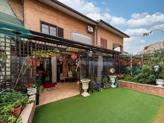 Villetta a schiera in Vendita a Muggiò, 510'000&euro;, 203 m², con Box