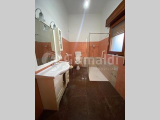 Casa Indipendente in Vendita a Neviano, 125'000€, 143 m², arredato