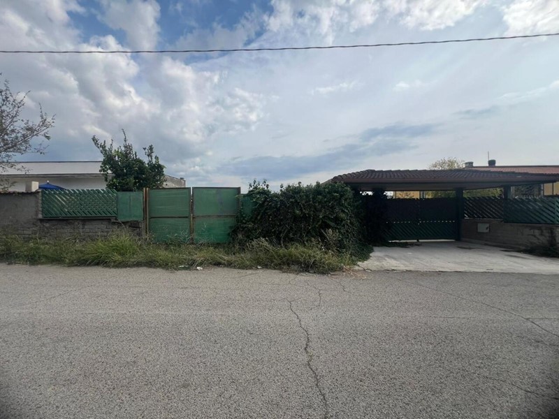 Terreno industriale in Vendita a Zagarolo, zona Valle Martella, 59'000€, 970 m²