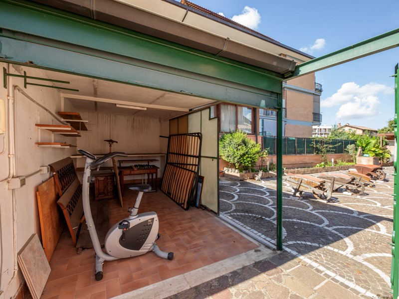 Casa Semi Indipendente in Vendita a Roma, zona Appio Claudio, 459'000&euro;, 150 m², con Box