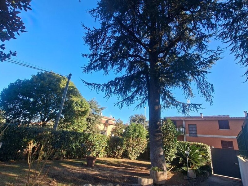Casa Indipendente in Vendita a Roma, zona Pantano Borghese, 350'000&euro;, 250 m², con Box