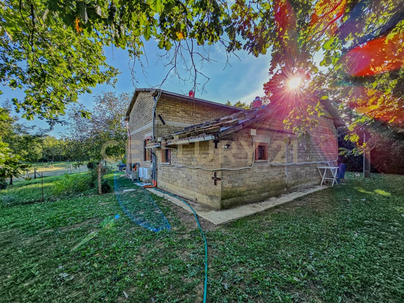 Casa Indipendente in Vendita a Semproniano, 170'000&euro;, 153 m²