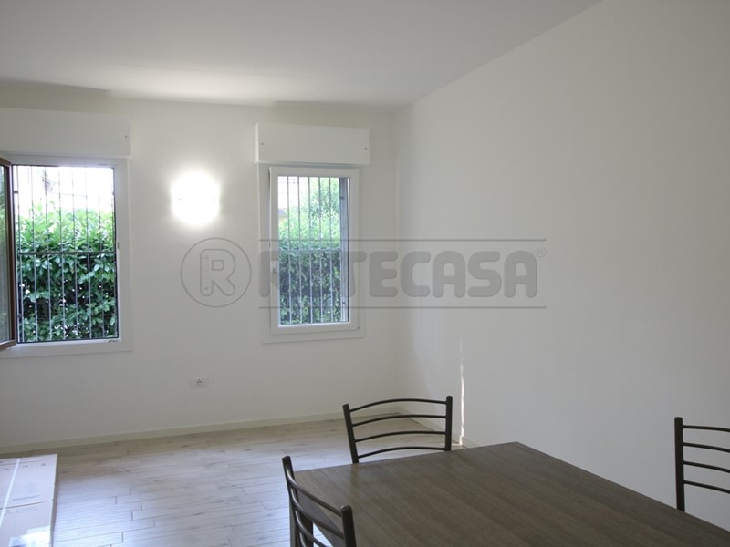 Appartamento in Affitto a Vicenza, 700€, 81 m², con Box