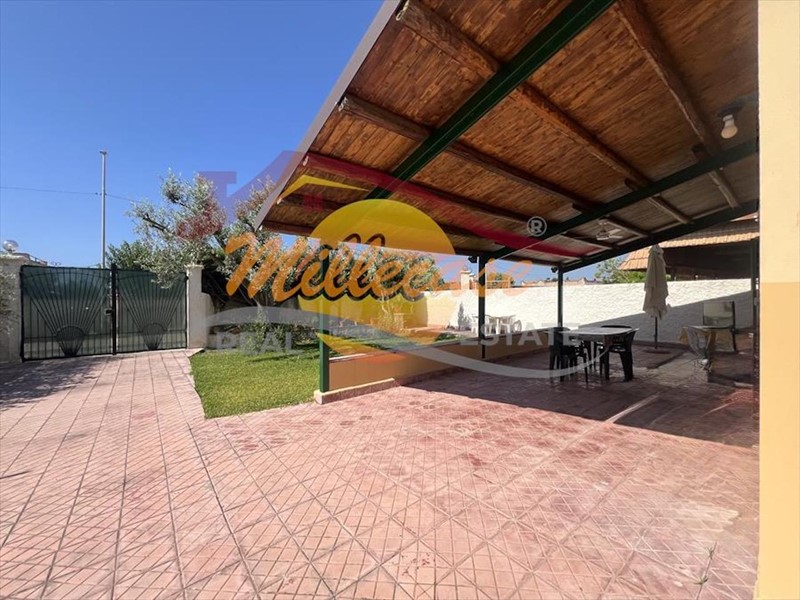 Villa in Vendita a Siracusa, zona Fanusa, 130'000&euro;, 77 m², con Box