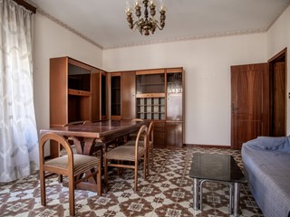 Appartamento in Vendita a Siracusa, zona Tunisi-Grottasanta, 110'000€, 160 m²