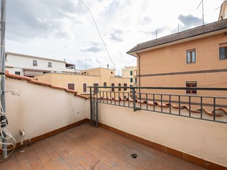 Trilocale in Vendita a Roma, zona Torre Gaia, 145'000€, 60 m², con Box