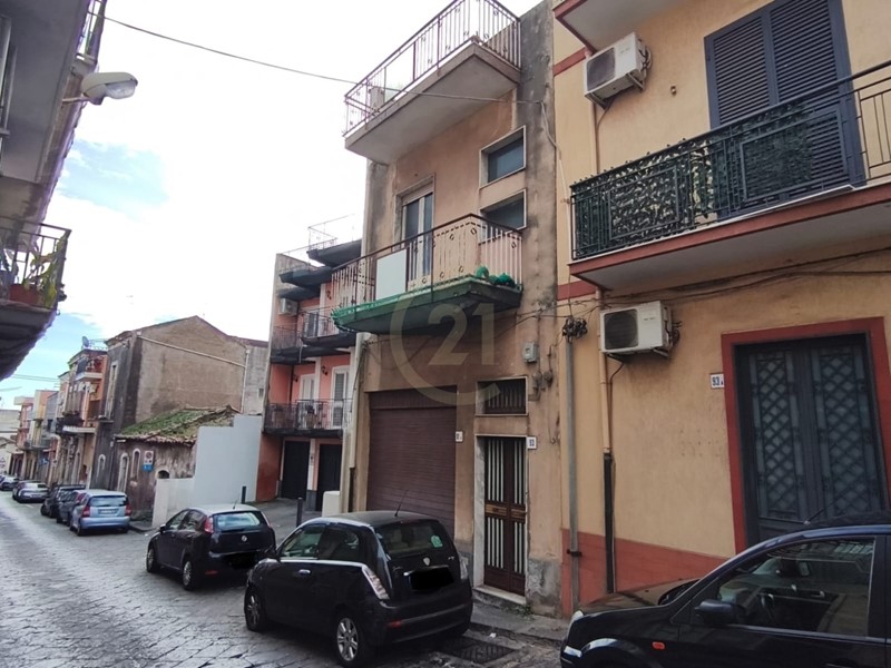 Casa Indipendente in Vendita a Misterbianco, zona Centro, 95'000€, 66 m², con Box