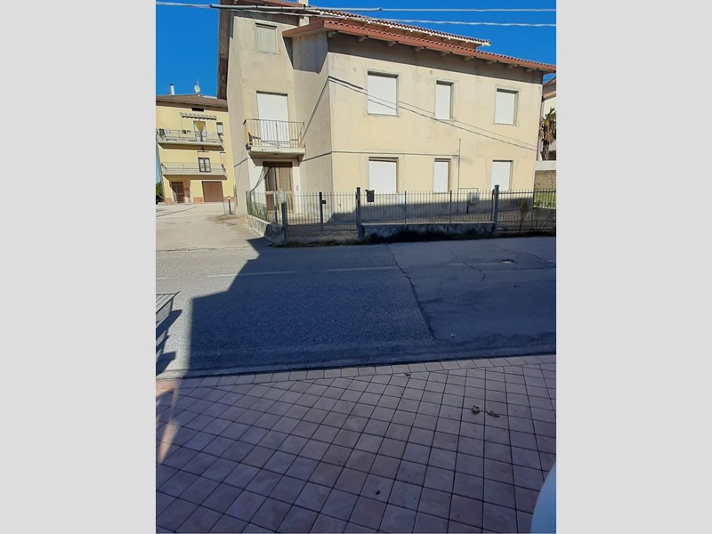 Villa bifamiliare in Vendita a Filottrano, zona Sant'Anna, 230'000&euro;, 250 m², arredato