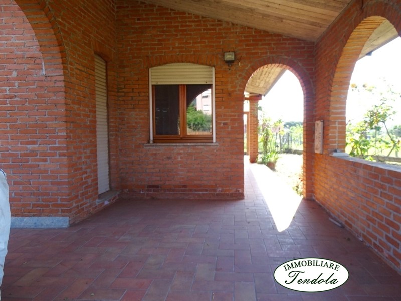 Villa in Vendita a Castelnuovo Magra, 395'000€, 250 m²