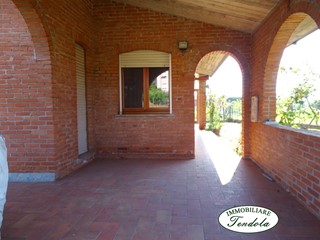 Villa in Vendita a Castelnuovo Magra, 395'000€, 250 m²