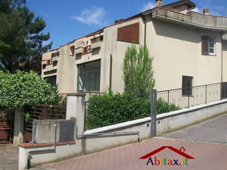 Negozio in Affitto a Cavriglia, 1'500&euro;, 700 m²