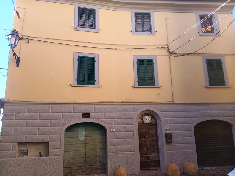 Appartamento in Vendita a Palaia, zona Partino, 220'000&euro;, 400 m², con Box